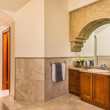 Crown Royal Luxury Estates * Tsairi