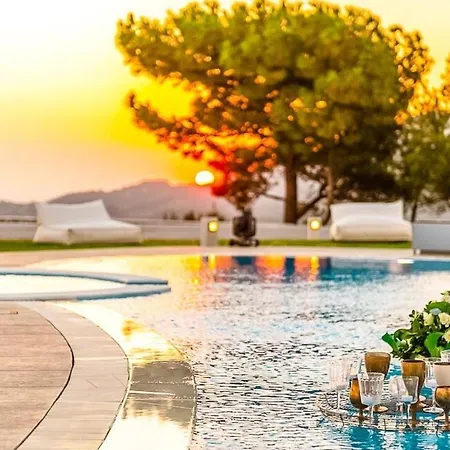 Crown Royal Luxury Estates * Tsairi